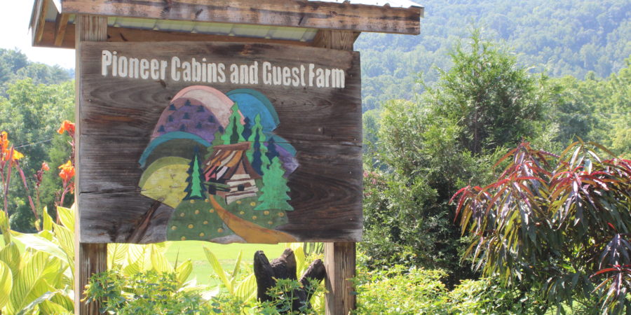 Smoky Mountain Farm Stay Pioneer Cabins And Guest Farm