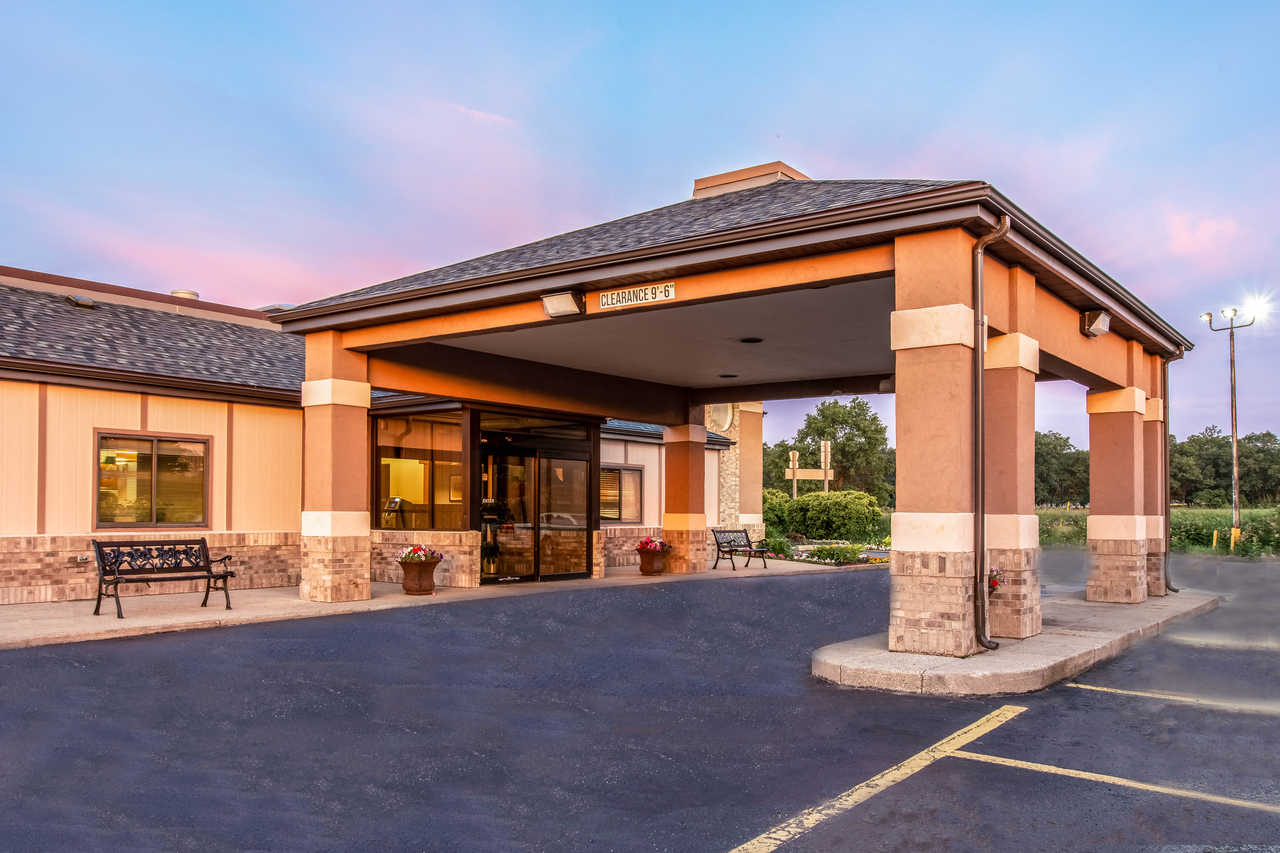 Quality Inn & Suites Hotel- Muskegon, Michigan - Family Travel